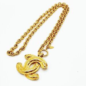 Chanel Pendant Necklace Gold 700-081525